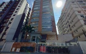 Apartamento na Praia da Guilhermina com Ar Condicionado, Estacionamento Gratuito e WiFi